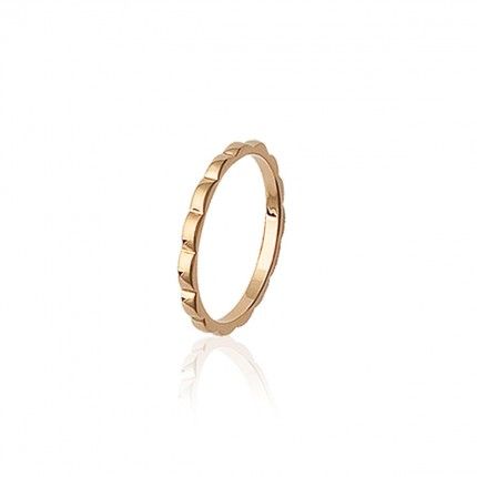 Gold Plated Wedding Ring with embossed wave 2mm.