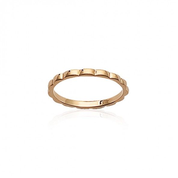 Gold Plated Wedding Ring with embossed wave 2mm.